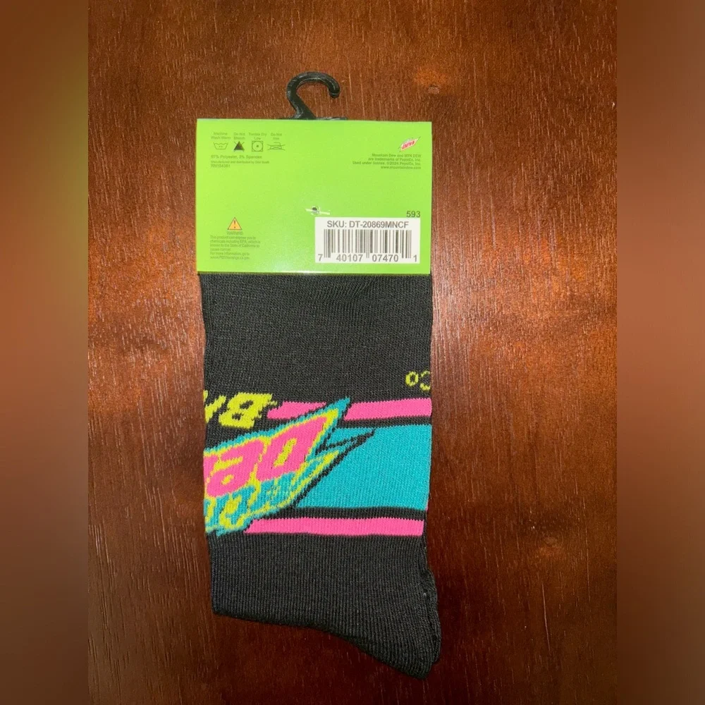 MOUNTAIN DEW NOVELTY CREW SOCKS NWT MEN’S SHOE SIZE 6-12